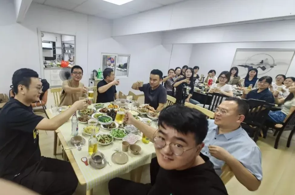共品佳肴，同筑情誼 —— 青島諾爾信電子科技有限公司聚餐紀實